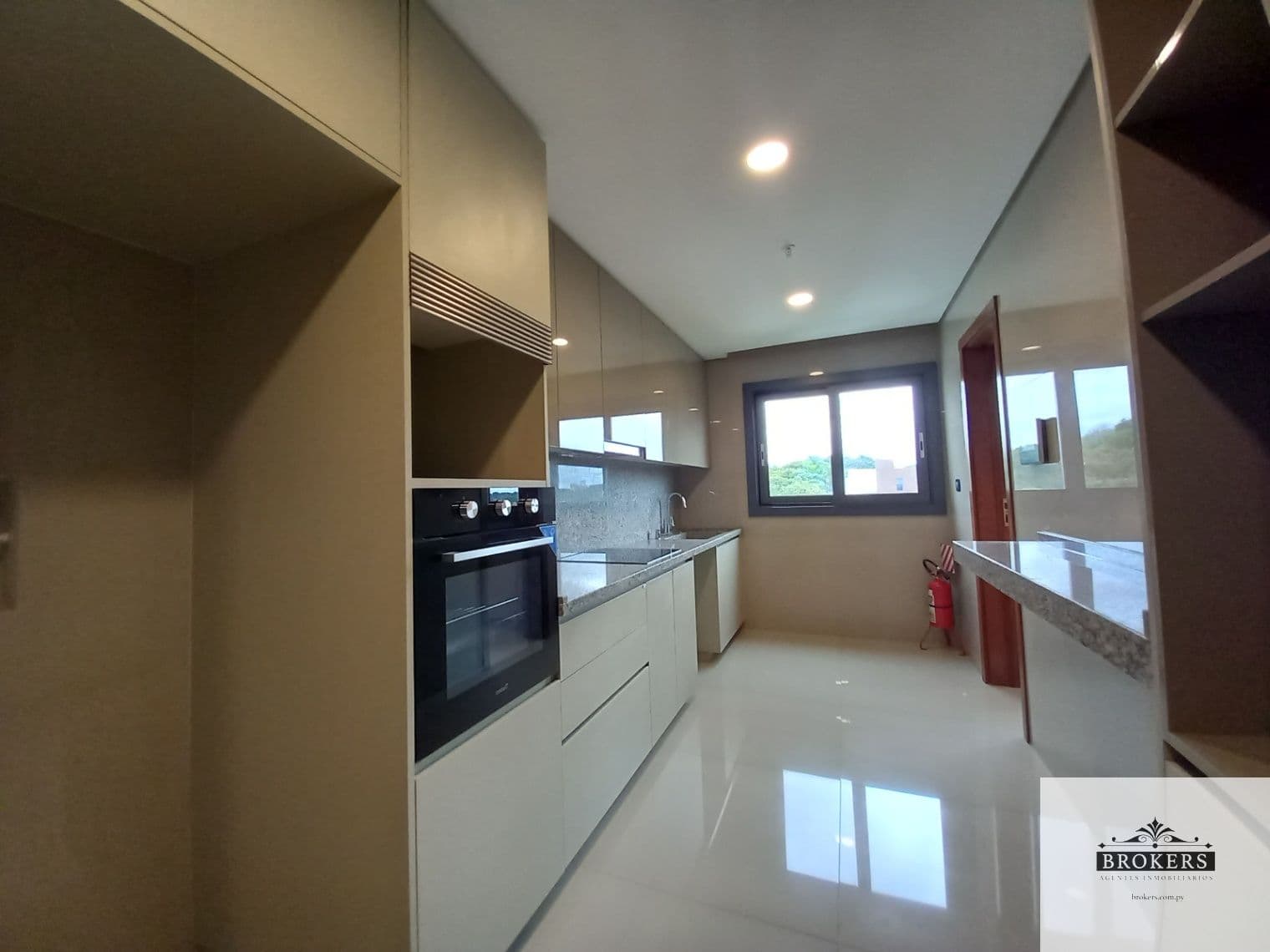 Departamento de Dos Dormitorios en Suite + 2 Cocheras sobre Primer Presidente, foto 5