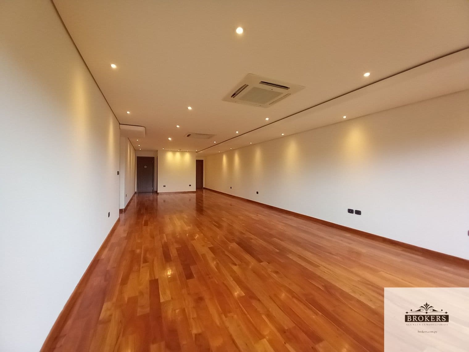 Departamento de Dos Dormitorios en Suite + 2 Cocheras sobre Primer Presidente, foto 4