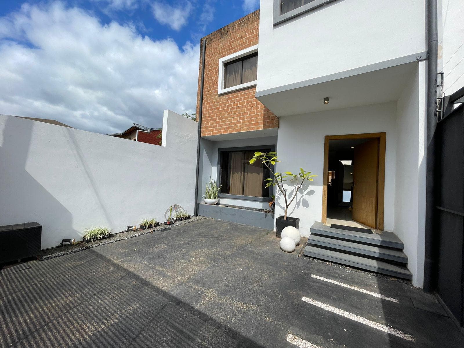 Duplex Amoblado De 3 Dormitorios Con Piscina En Barrio Las Golondrinas — foto principal