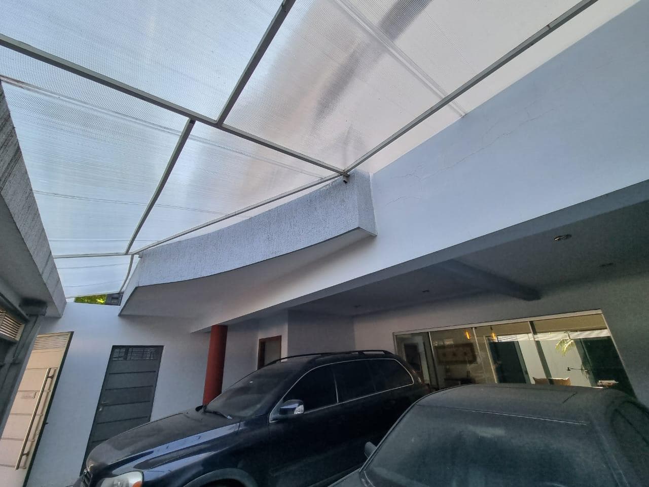 Amplio Duplex De 250 m2 De 3 Dormitorios En Mburucuya, foto 2