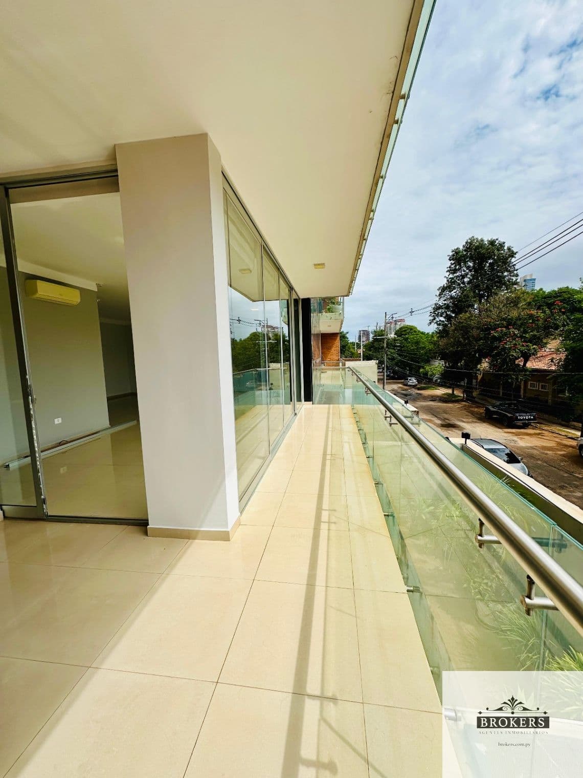Departamento De 3 Dormitorios Con o Sin Muebles En Mburucuya, foto 4