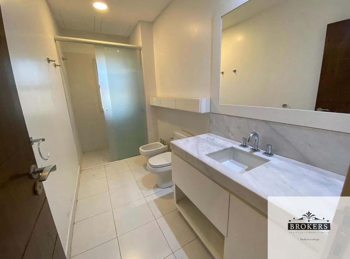 Amplio Departamento de Tres Dormitorios En Suite En Villa Aurelia — foto 2