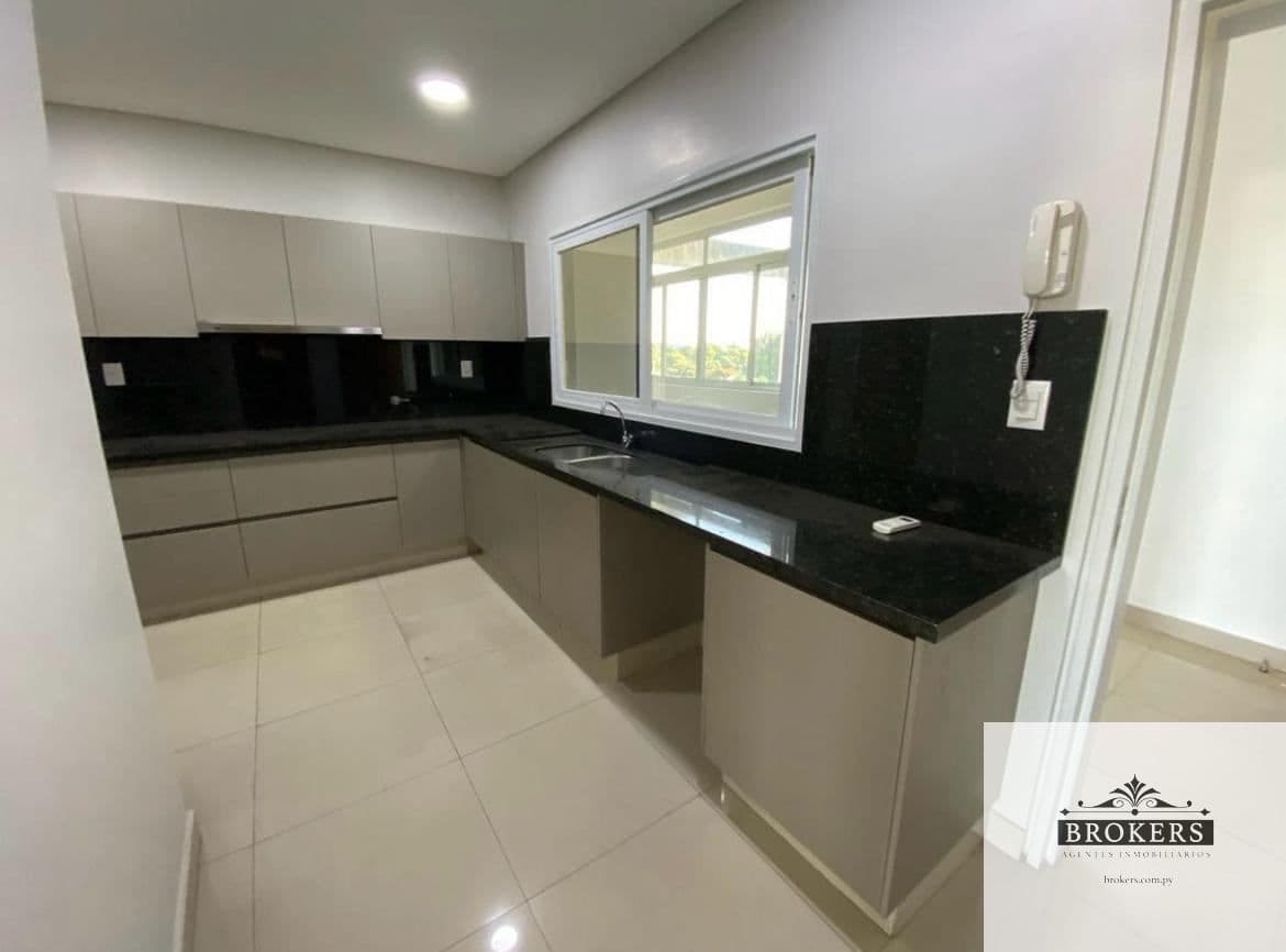 Amplio Departamento de Tres Dormitorios En Suite En Villa Aurelia — foto 4