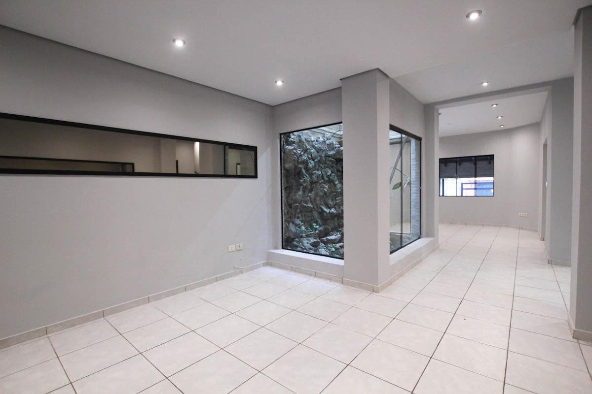 Amplio Duplex De 3 Suites Con Escritorio Y Piscina En Barrio Villa Morra, foto 3