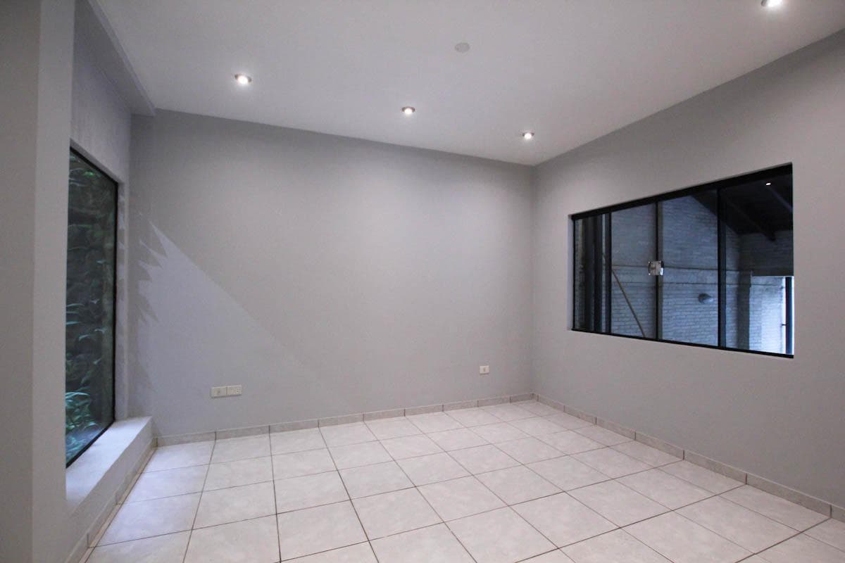 Amplio Duplex De 3 Suites Con Escritorio Y Piscina En Barrio Villa Morra, foto 5
