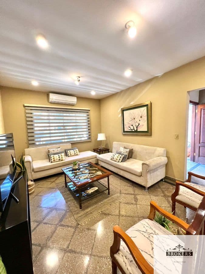 Casa Con Oficina En El Barrio Vista Alegre De Asuncion, foto 2