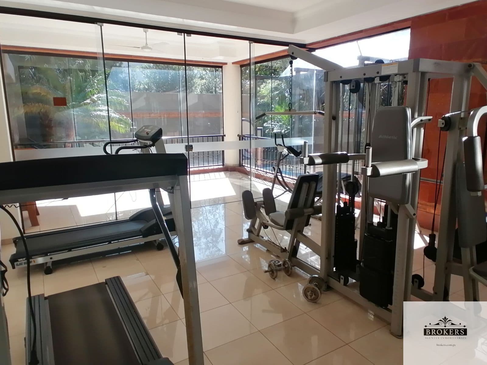 Departamento en venta de 3 dormitorios c/ cochera en Ykua Sati, foto 2