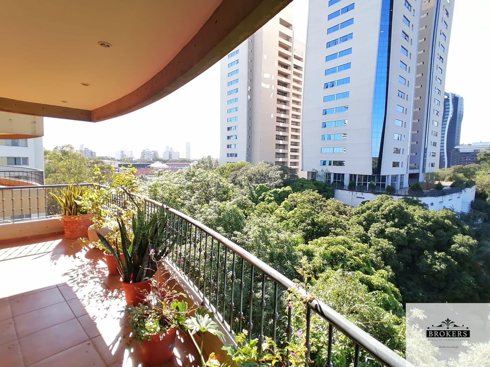 Departamento en venta de 3 dormitorios c/ cochera en Ykua Sati, foto 4