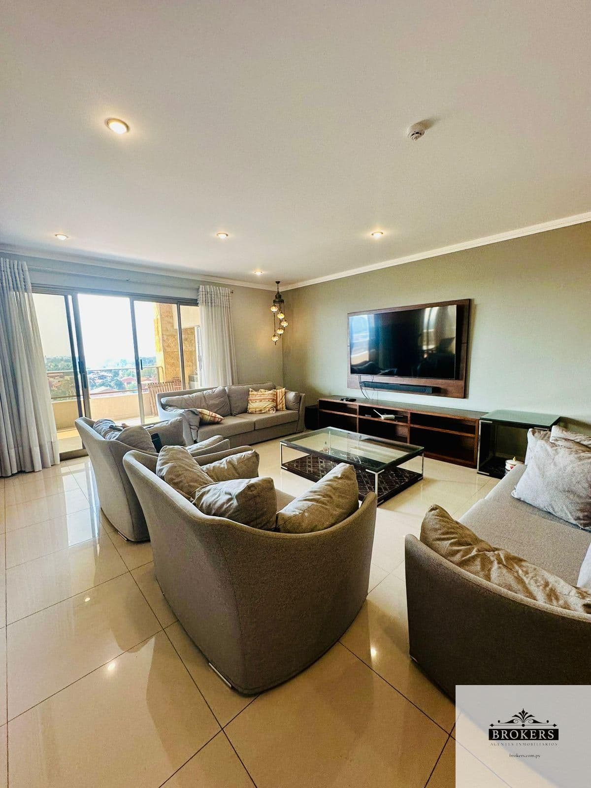 1/2 Piso De 235 m2 Amoblado De 2 Suites Con 2 Cocheras Barrio Las Lomas, foto 3