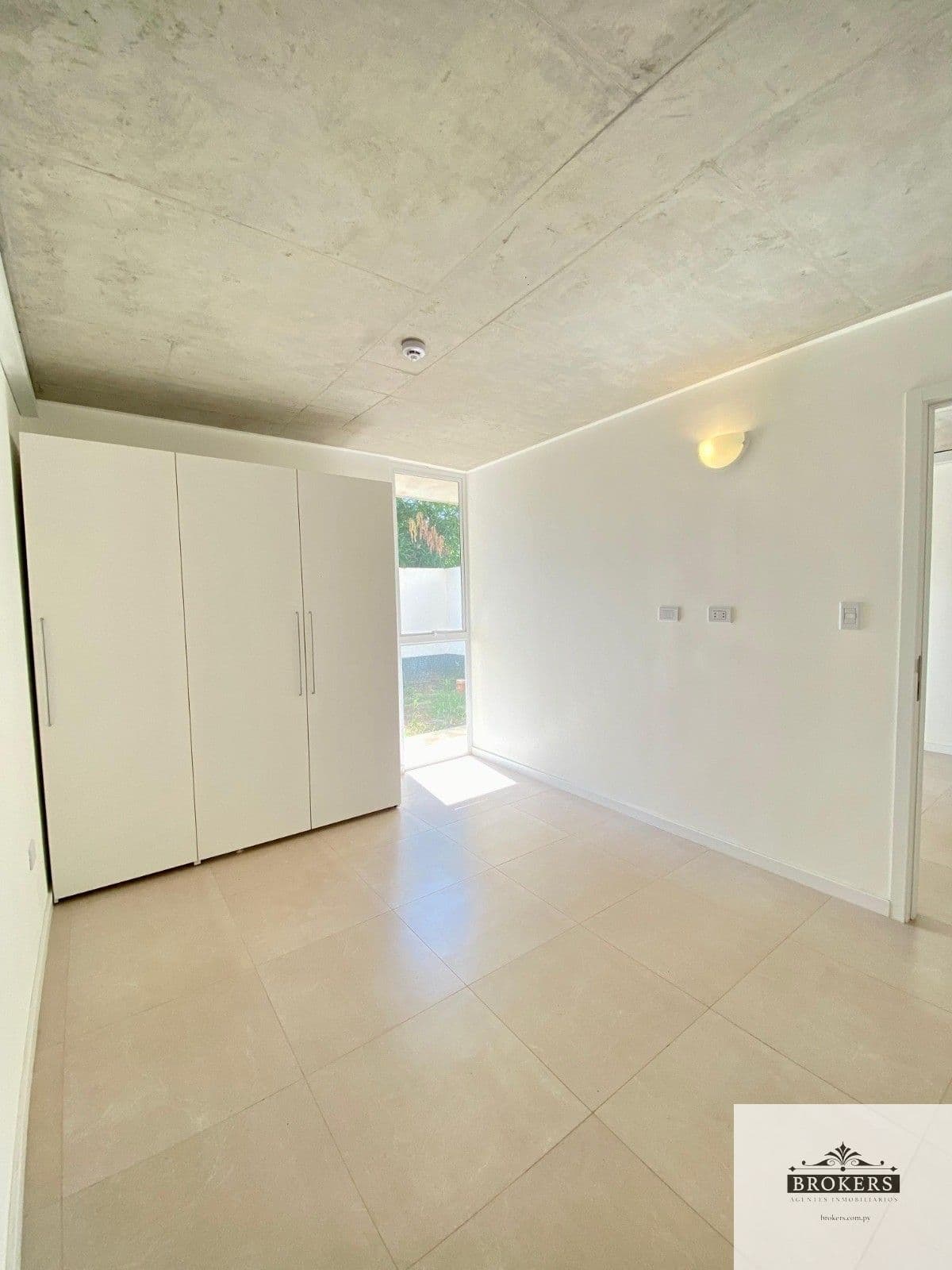 Casa De 2 Dormitorios En Condominio En Barrio Loma Merlo De Luque — foto 4