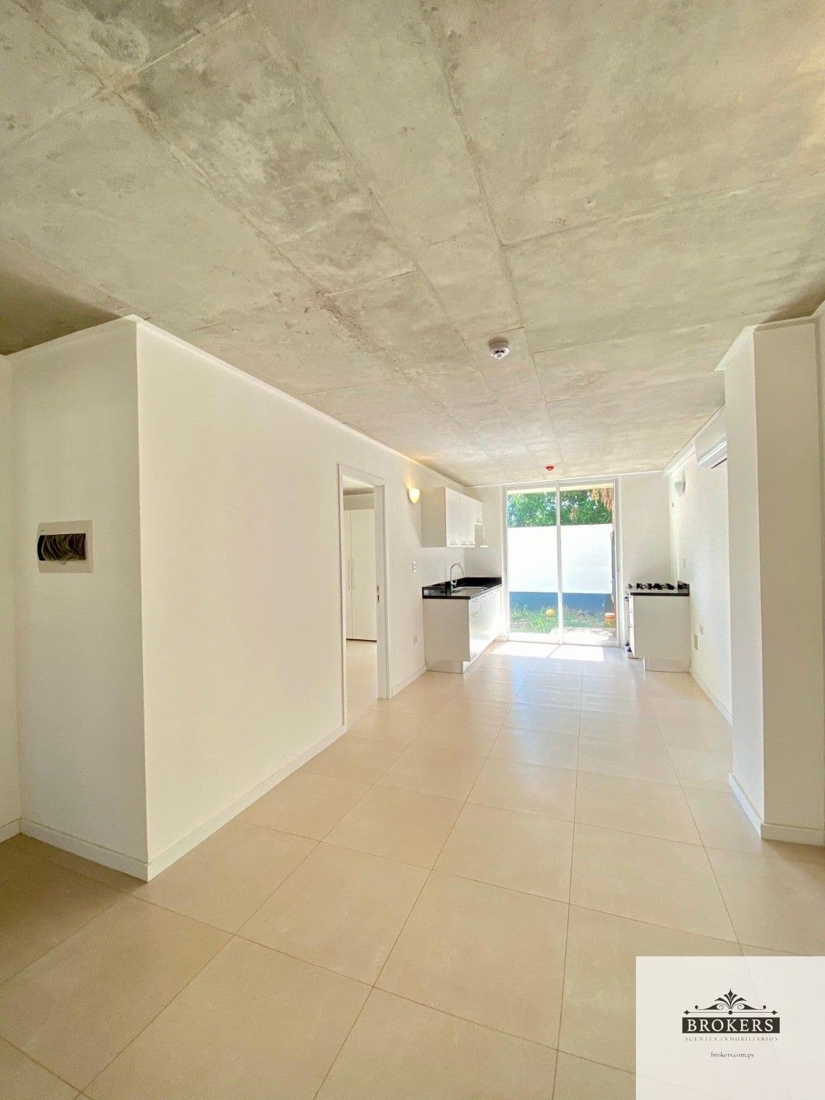 Casa De 2 Dormitorios En Condominio En Barrio Loma Merlo De Luque — foto 2