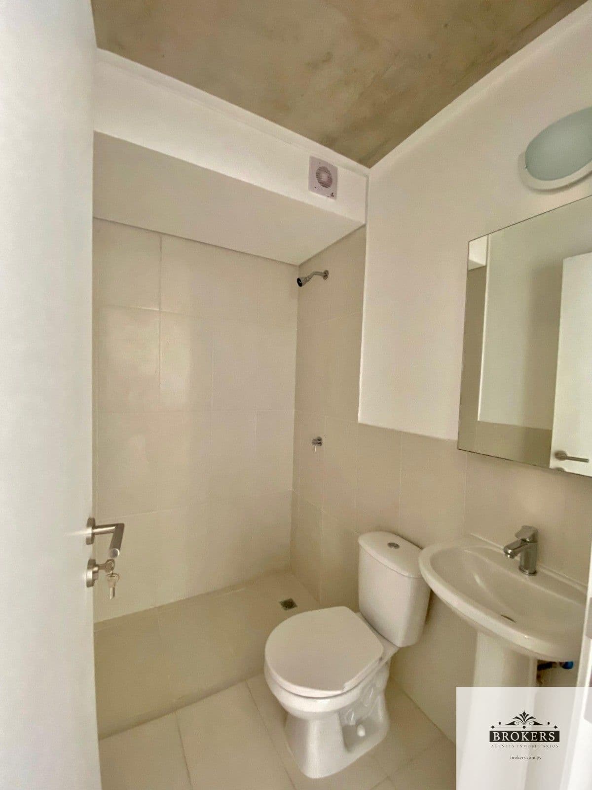 Casa De 2 Dormitorios En Condominio En Barrio Loma Merlo De Luque — foto 5