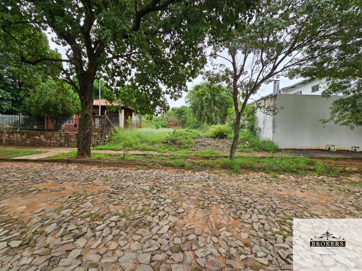 Super Oferta Terreno De 360 m2 En Barrio Mbachio II Zona Colegio SEK Lambare