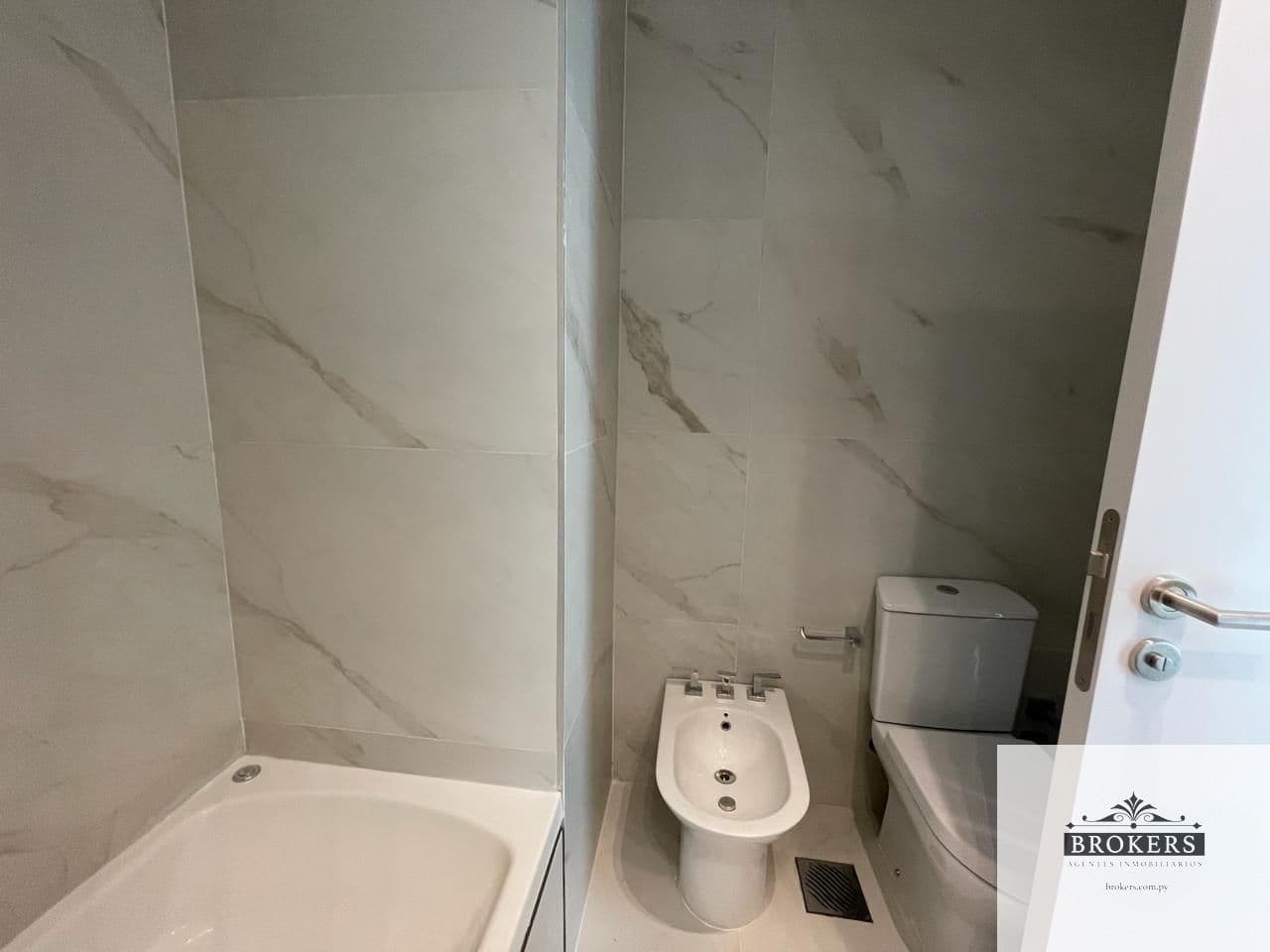 Departamento en alquiler de 2 dormitorios c/ cochera sobre Santa Teresa, foto 3