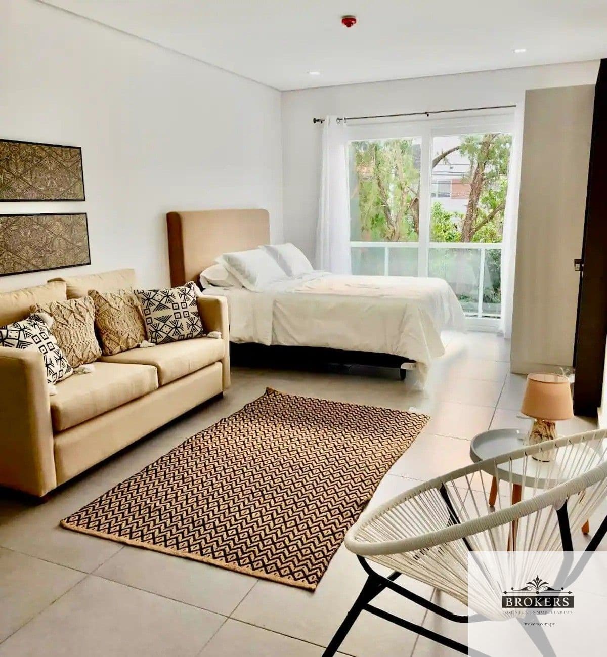 Departamento en alquiler c/ cochera en Ykua Sati