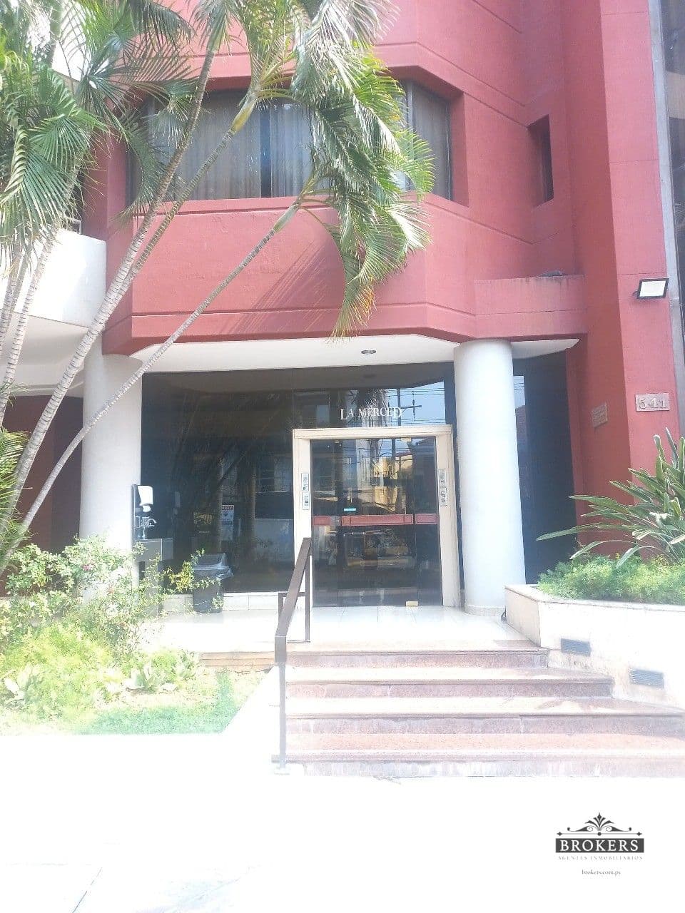 Departamento De 2 Dormitorios En Barrio Las Mercedes, foto 2