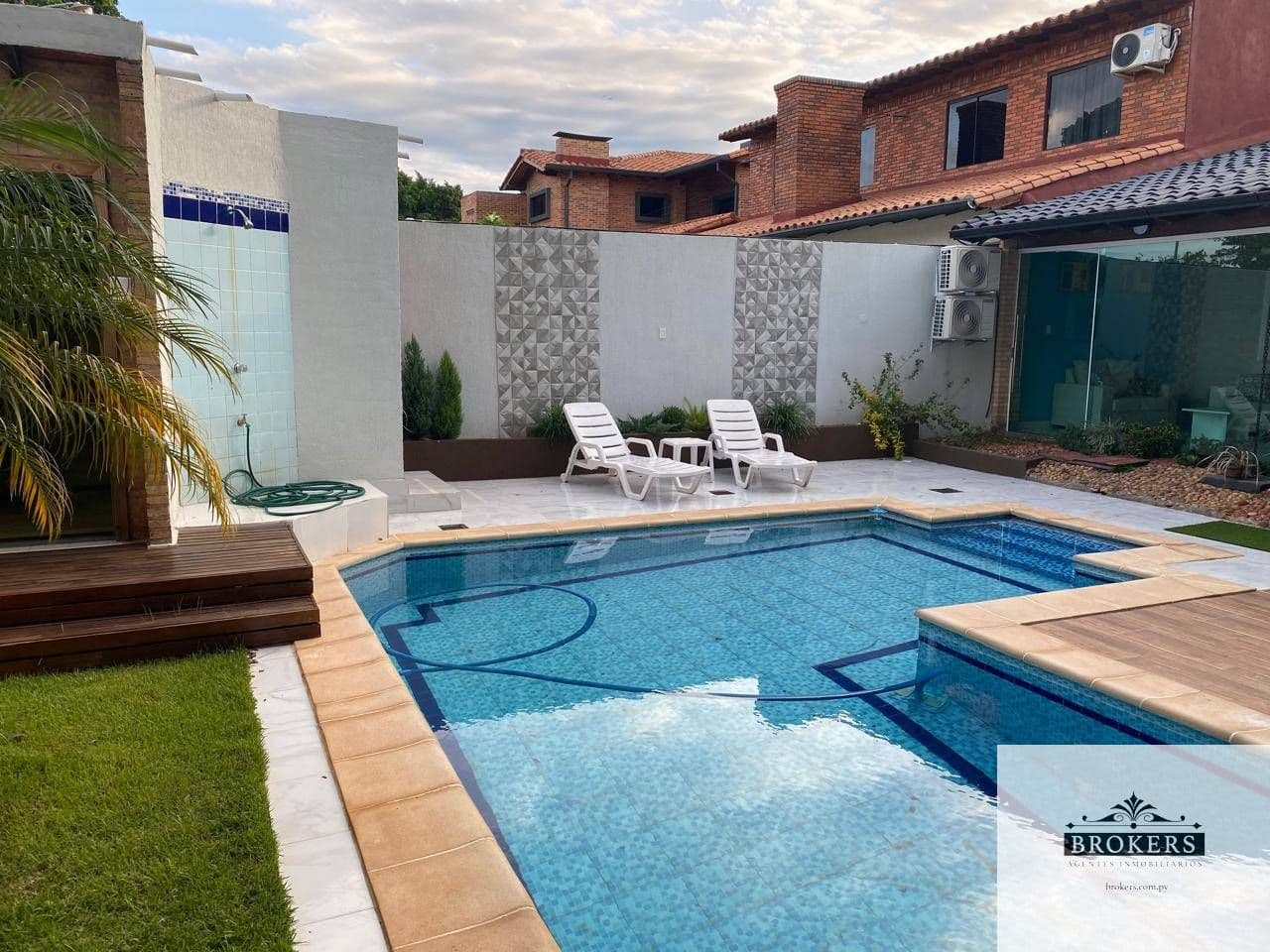 Casa De 2 Dormitorios Con Piscina y Sauna En 4to Barrio Luque, foto 2