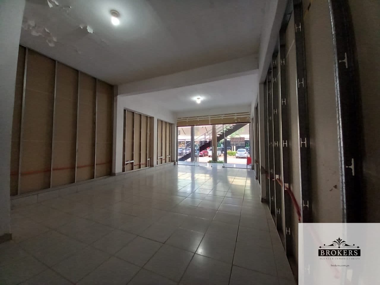 Local Comercial de 50M2 en alquiler ubicado en Villa Amelia Zona UNA — foto 4