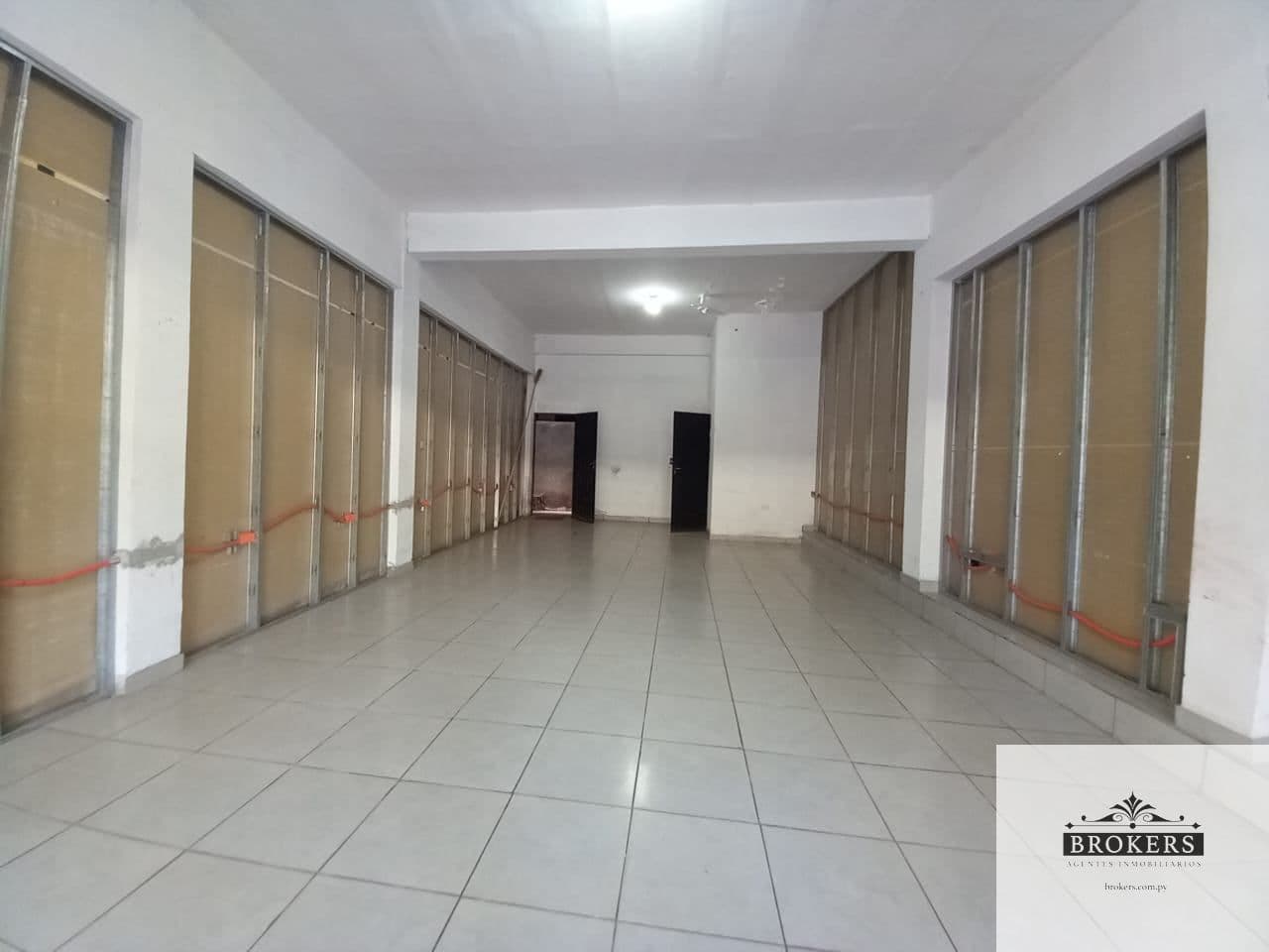 Local Comercial de 50M2 en alquiler ubicado en Villa Amelia Zona UNA — foto 3