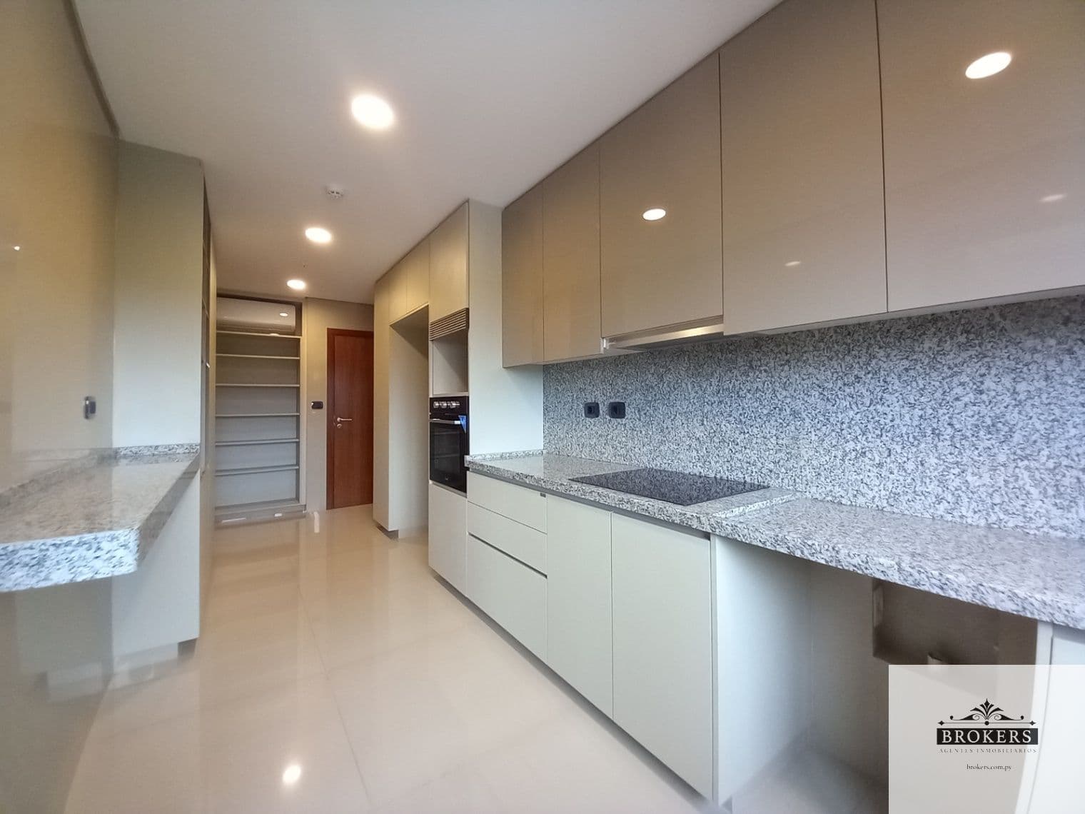 Departamento en alquiler de 2 dormitorios en Suite c/ cochera en Mburucuyá, foto 4