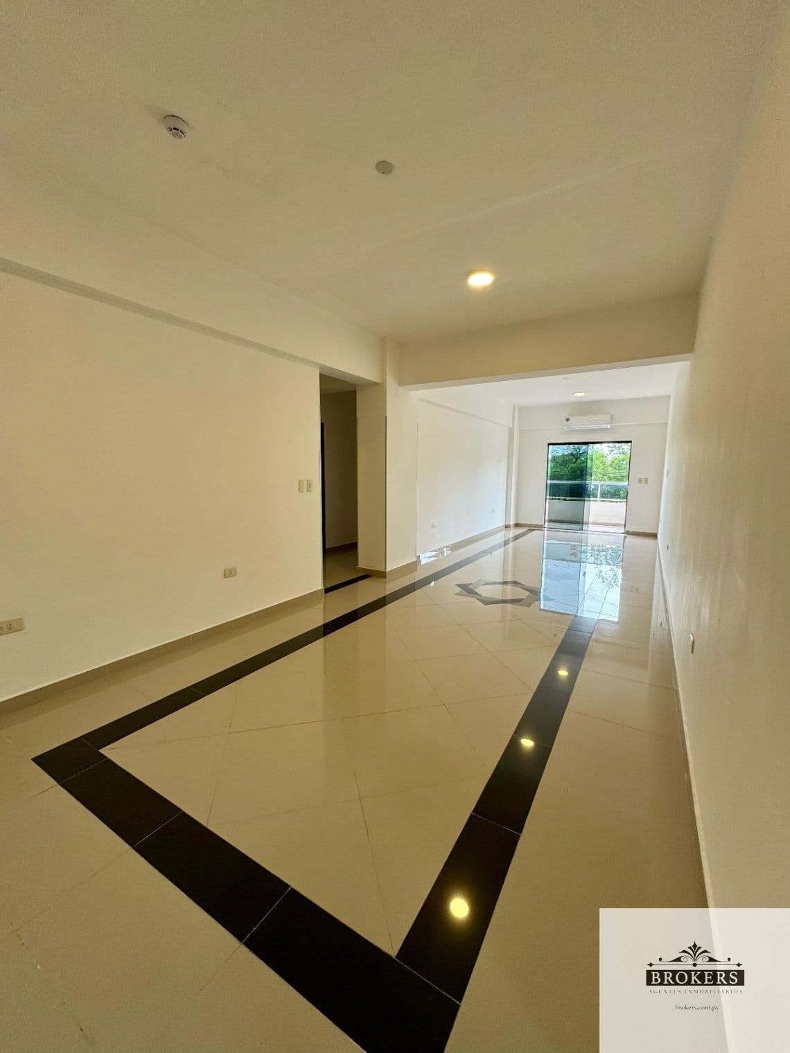 Departamento en alquiler de Dos Dormitorios en Zona del Shopping Pinedo, foto 4