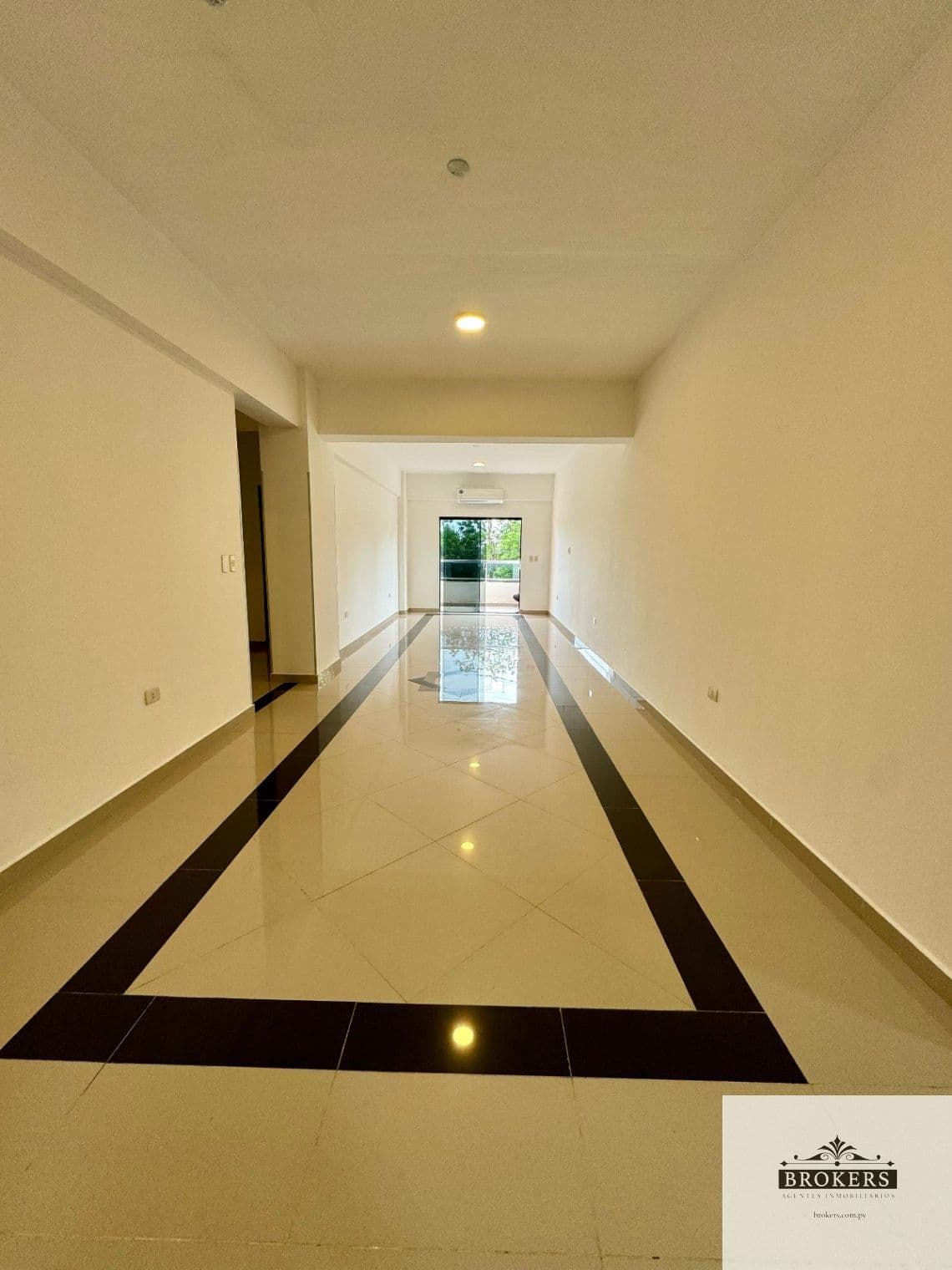 Departamento en alquiler de Dos Dormitorios en Zona del Shopping Pinedo