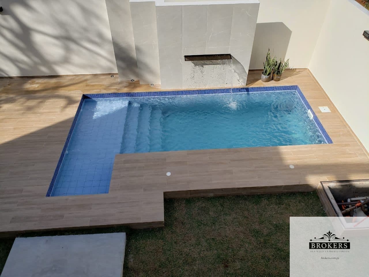 Residencia 5 dormitorios en Loma Merlo, Luque, foto 4