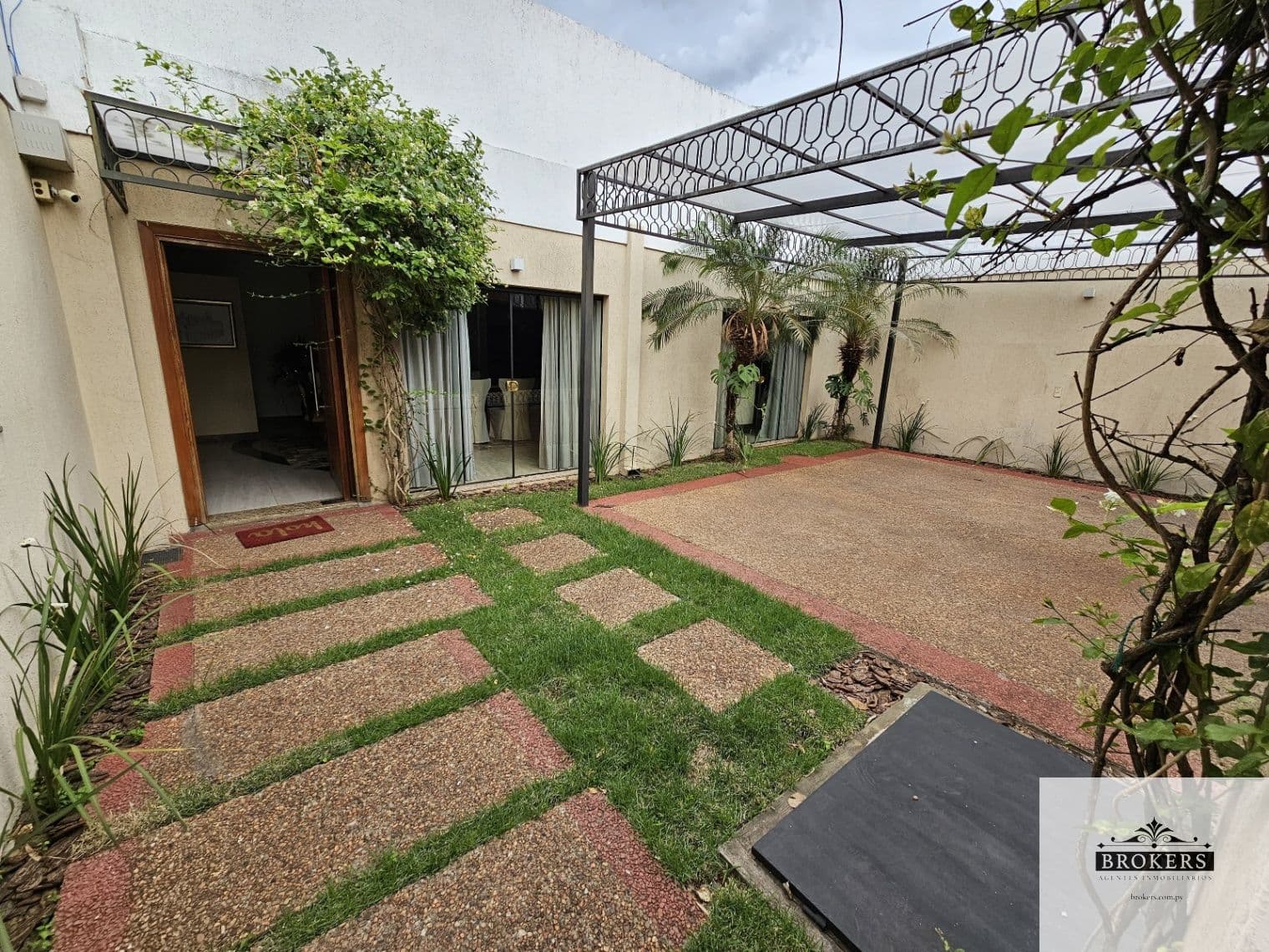 Casa Amoblada De 3 Dormitorios Con Piscina En Barrio Recoleta — foto principal