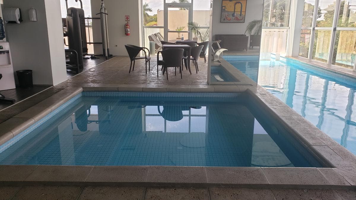 Vendo Amplio Y Lujoso Departamento De Tres Dormitorios En Villa Morra