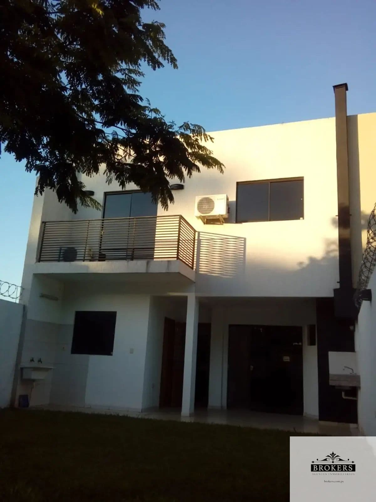 Dúplex 3 Dormitorios 4 Cocheras En 4to. Barrio, Luque — foto 2