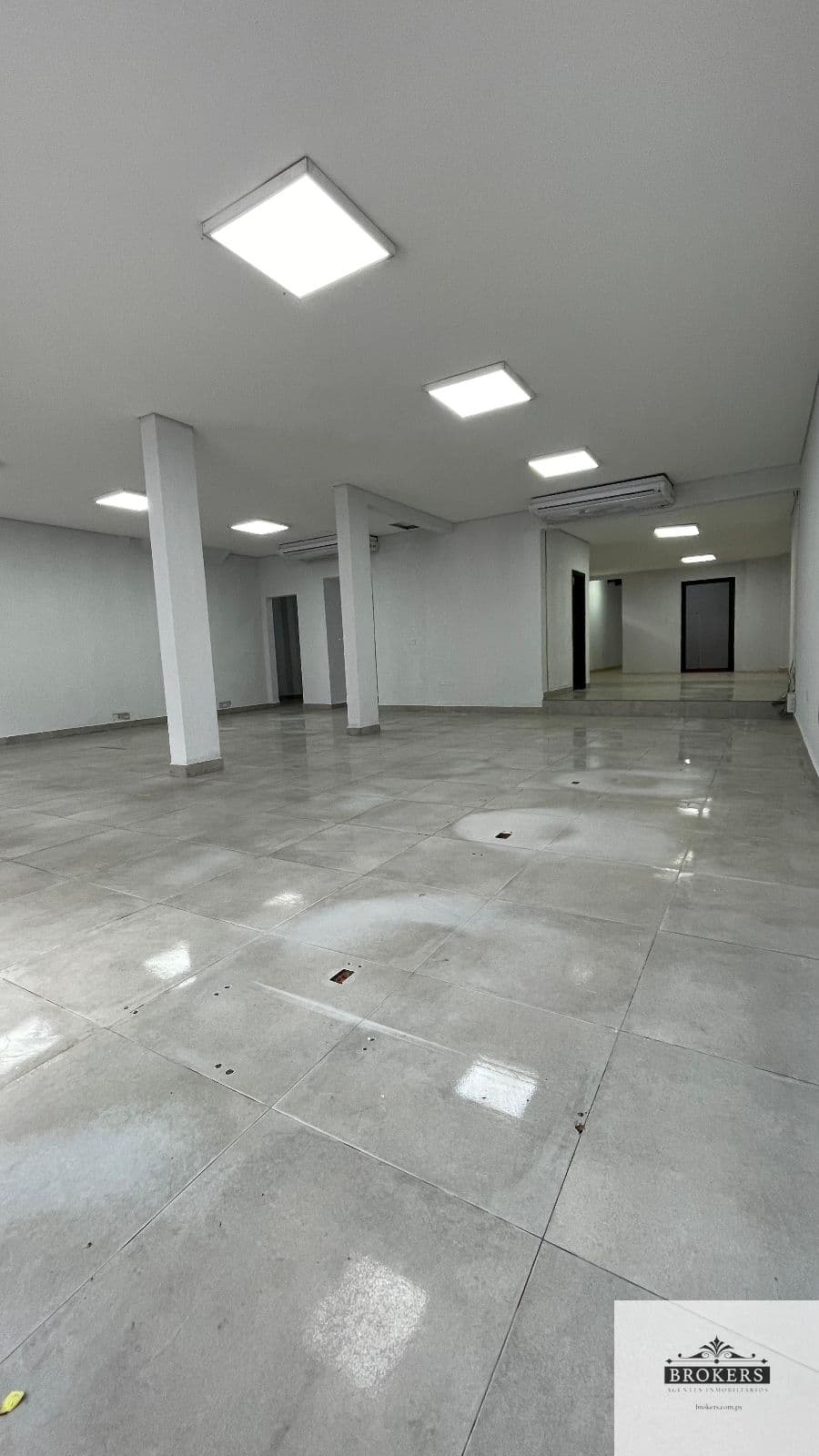 Salón Comercial Sobre Avenida Carlos Antonio López, foto 3