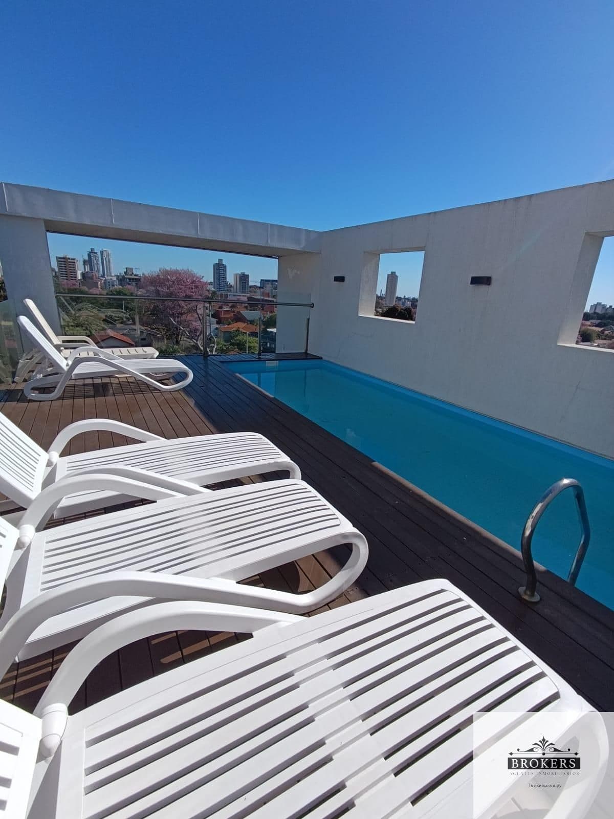 Departamento Amoblado de 2 Dormitorios en alquiler c/ 2 cocheras en Mburucuyá — foto 1