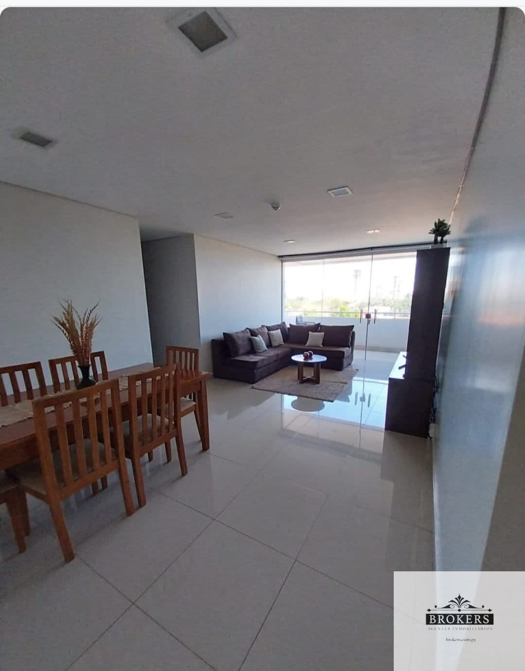 Departamento Amoblado de 2 Dormitorios en alquiler c/ 2 cocheras en Mburucuyá — foto 4