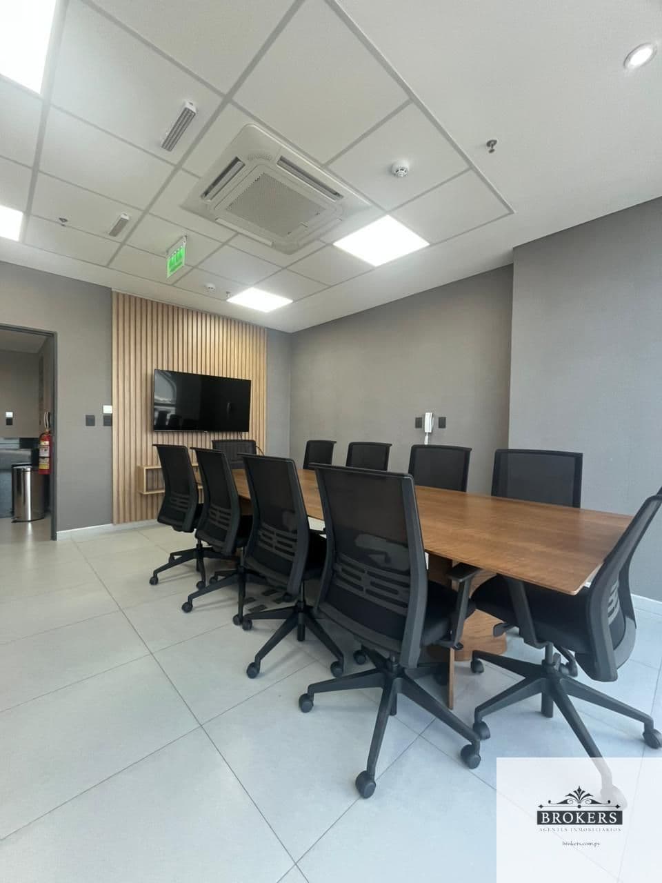 Oficina De 100 m2 Con 2 Cocheras Sobre Aviadores Del Chaco, foto 3