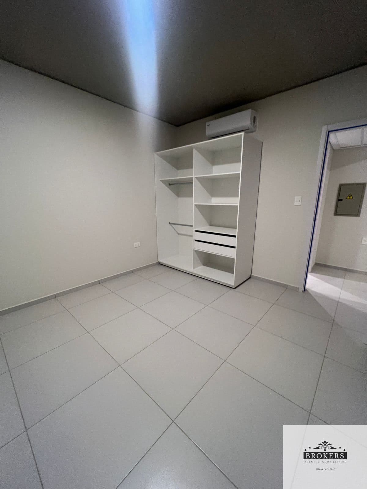 PARA INVERSIONISTAS VENDO Dpto 1 dormit. rentado en Complejo. Luque, foto 2