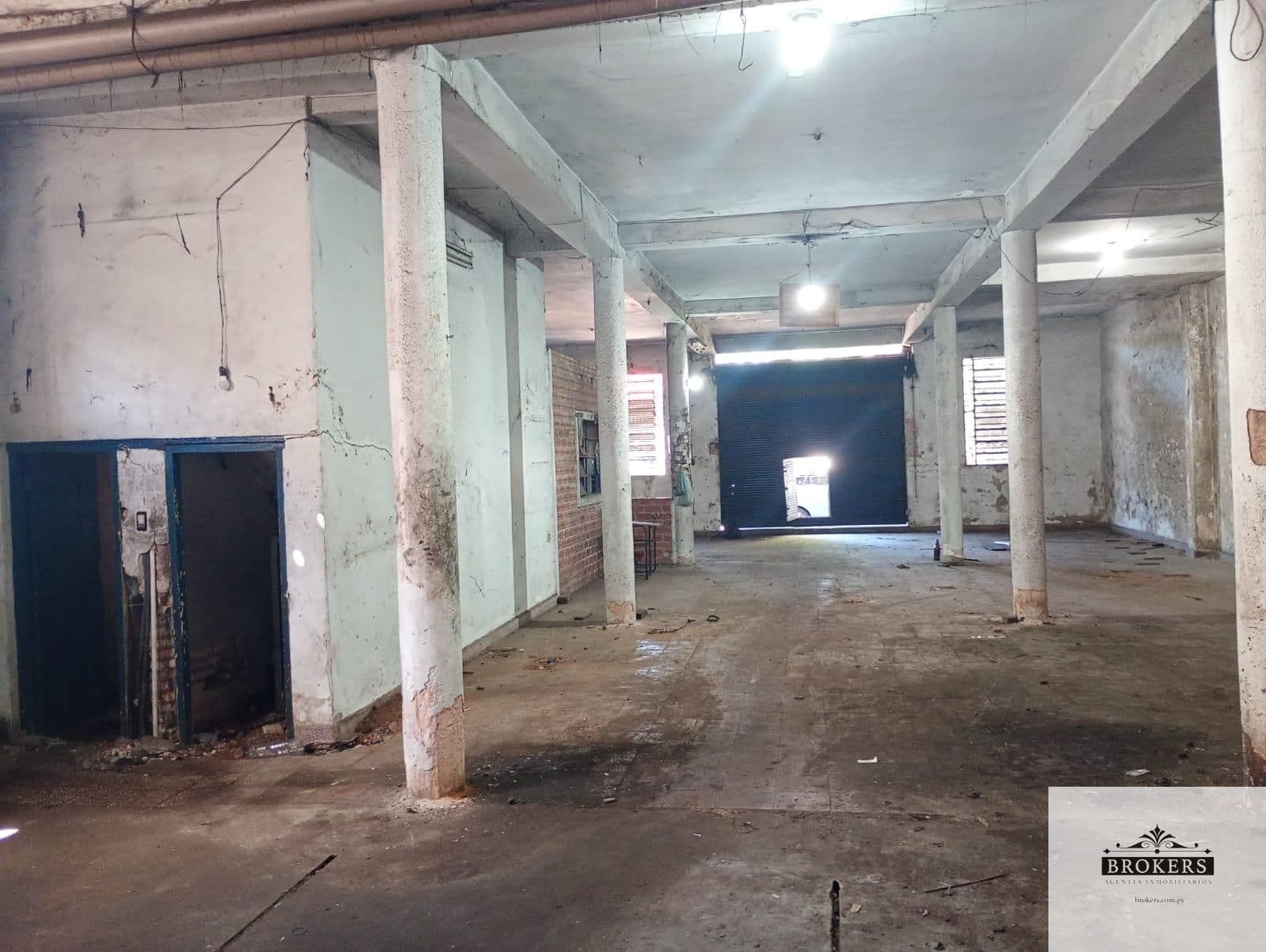 Depósito 360 m2 + Dpto. 3 dorm. zona E. Ayala, Boggiani, Shop. MultiPlaza