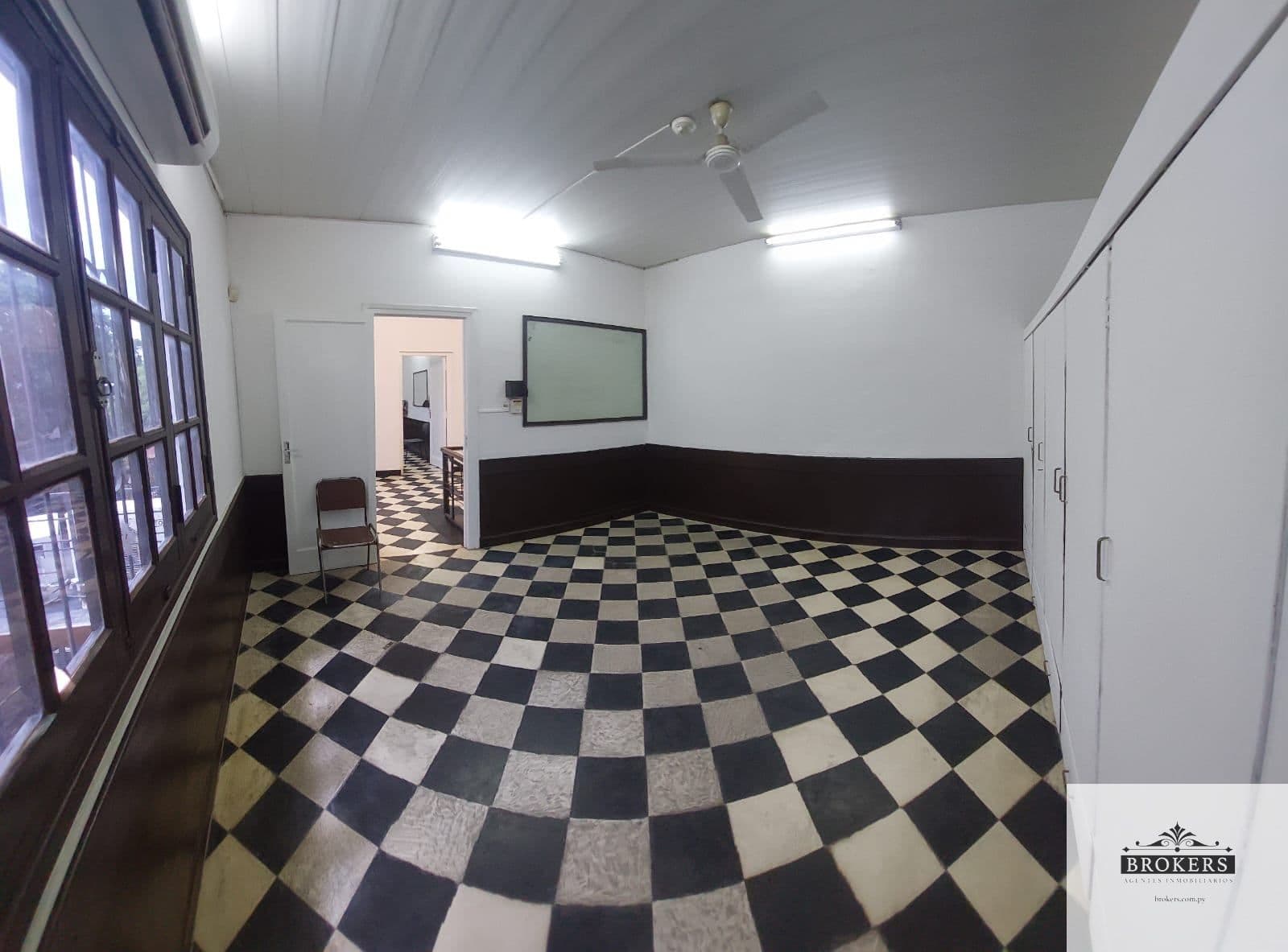 Casa - Oficina 6 habitac. ubicada en Barrio Ciudad Nueva, foto 3