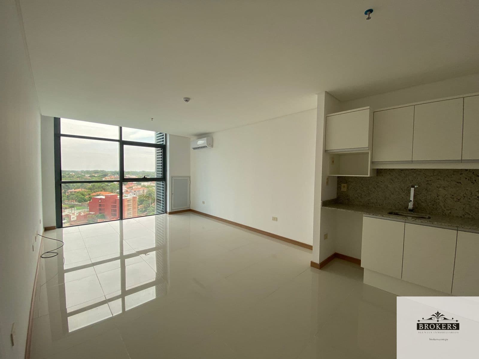 Alquilo Oficina 40 m2 Con 1 Cochera Zona Eje Corporativo