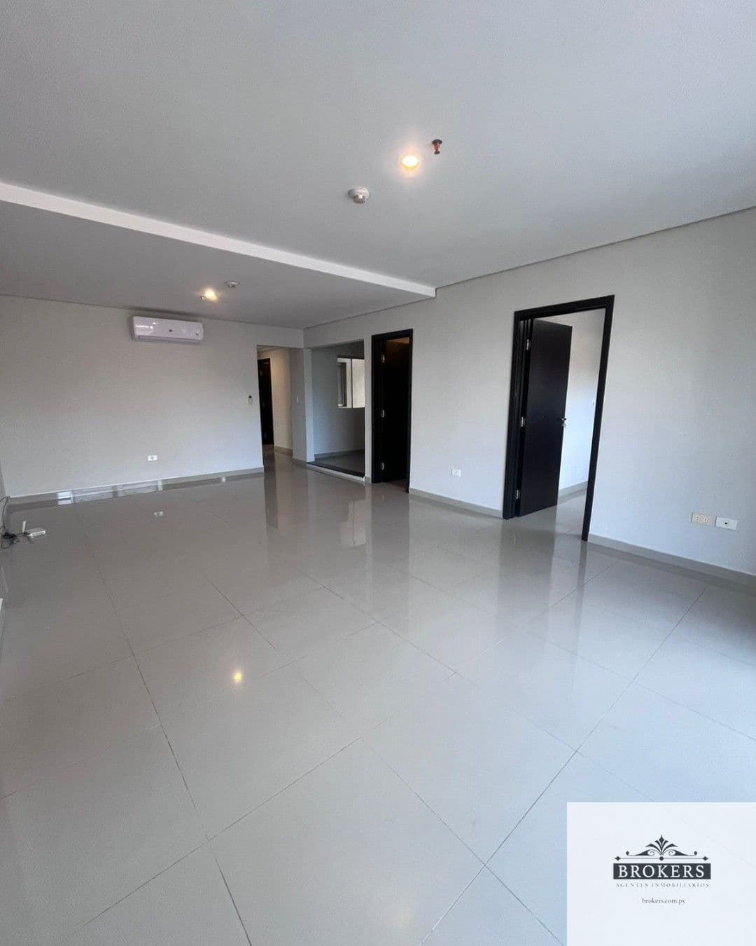 Amplio Departamento De 3 Dormitorios En Barrio Las Lomas, foto 3