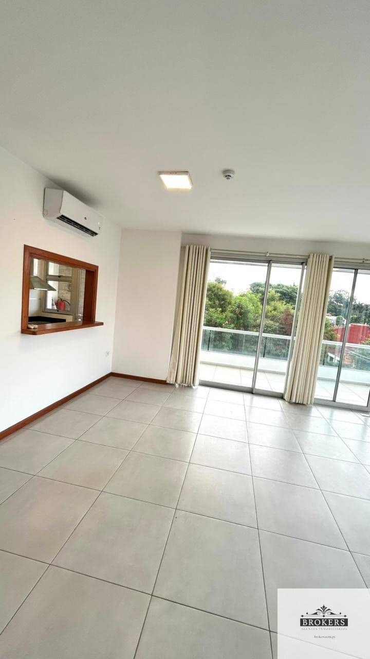 Departamento Rentado De 2 Dormitorios Con 2 Cocheras En Madame Lynch, foto 2