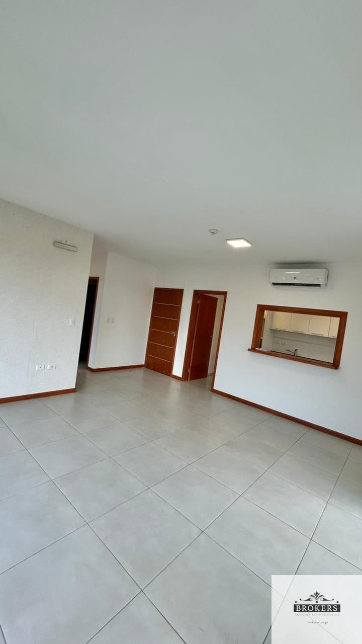 Departamento Rentado De 2 Dormitorios Con 2 Cocheras En Madame Lynch, foto 3