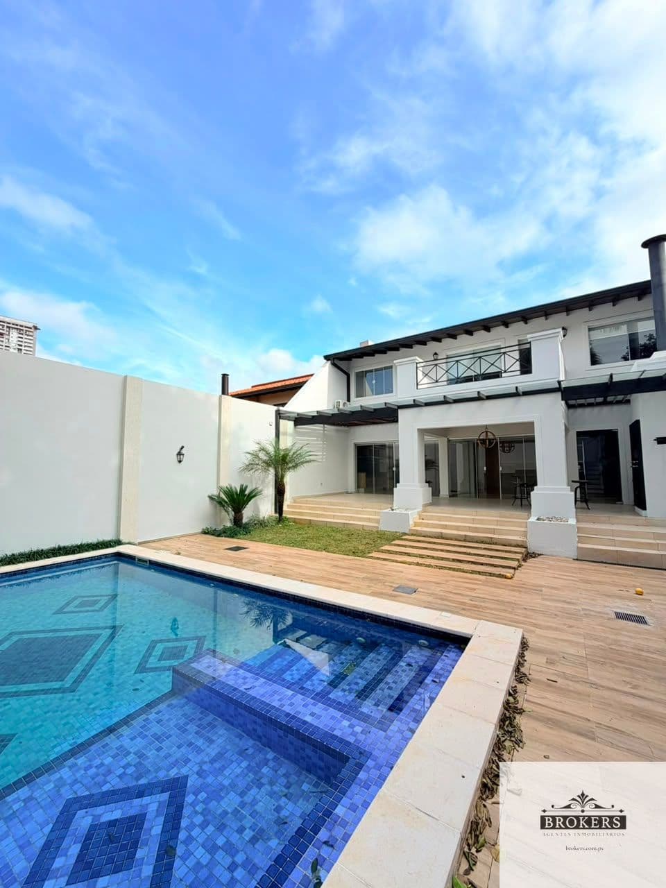 Alquilo Hermosa Casa De 3 Suites Con Piscina En Barrio Mburucuyá