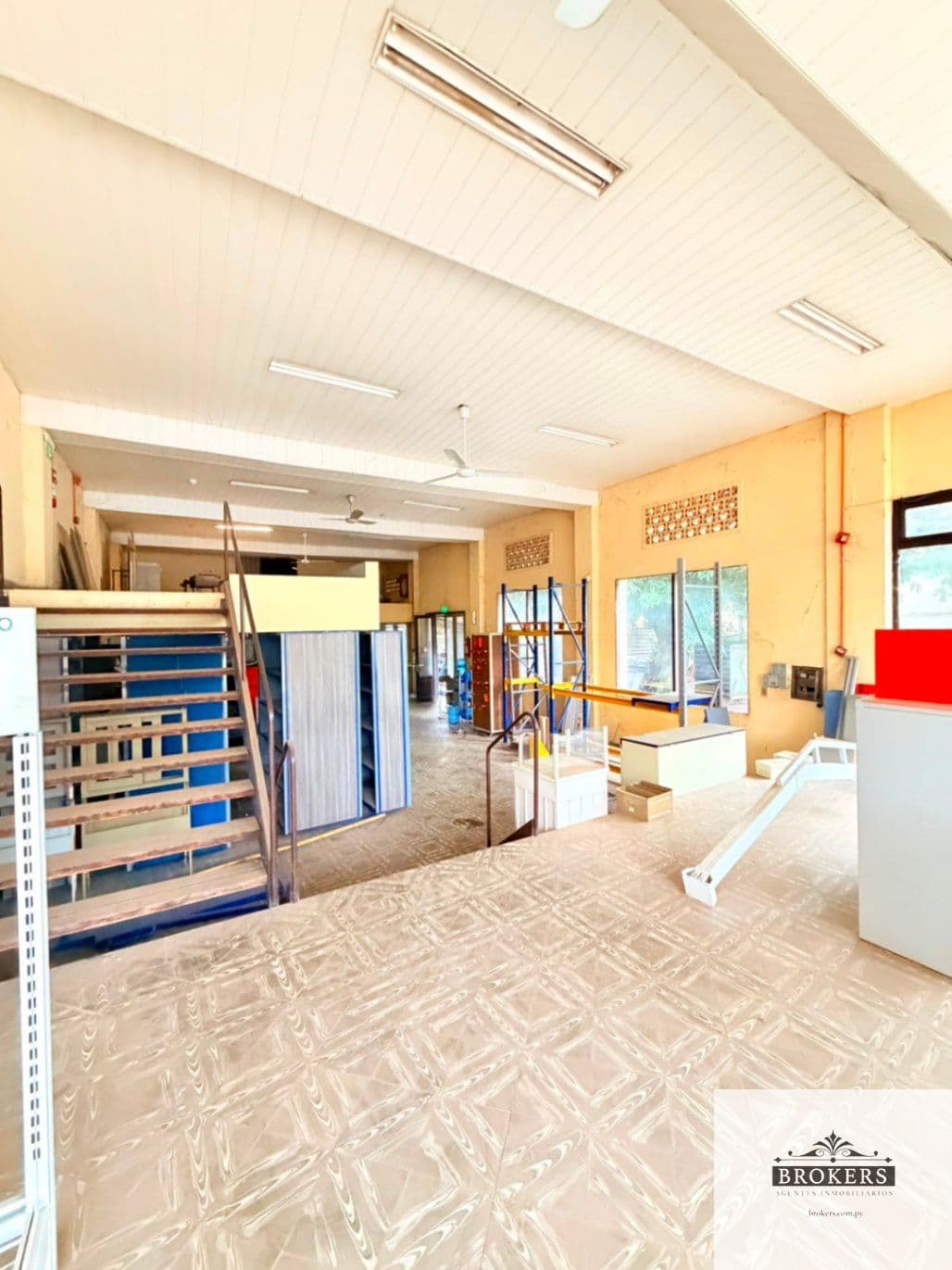 Local Comercial Para Oficina o Rubro Gastronómico En Villa Morra — foto 5