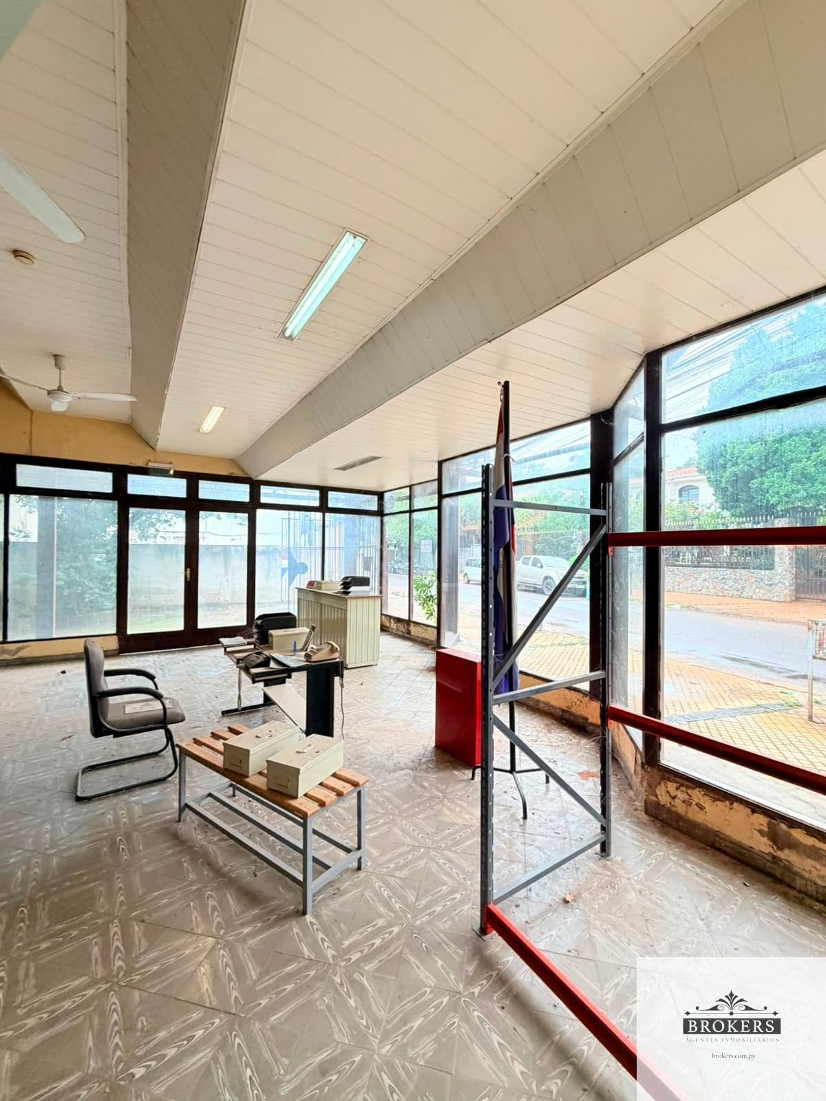 Local Comercial Para Oficina o Rubro Gastronómico En Villa Morra — foto 4