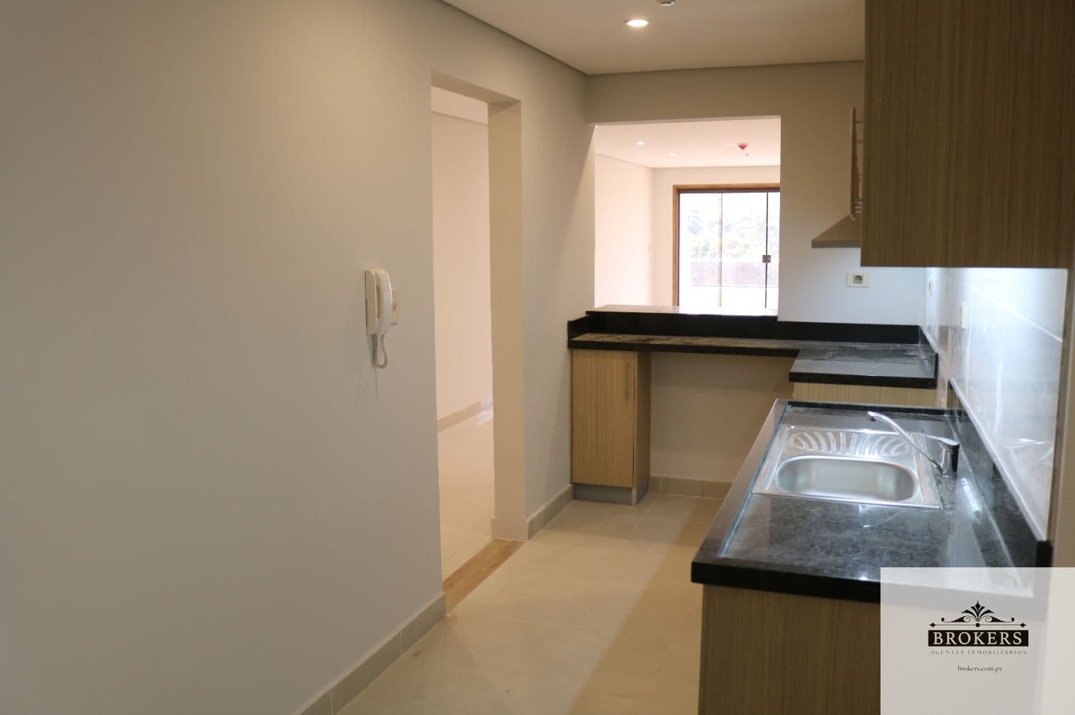 Departamento en alquiler de 2 Dormit. c/ cochera en Ykua Sati, foto 4