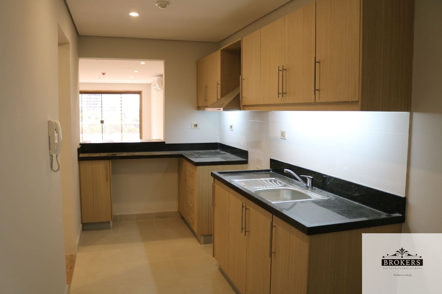 Departamento en alquiler de 2 Dormit. c/ cochera en Ykua Sati, foto 5
