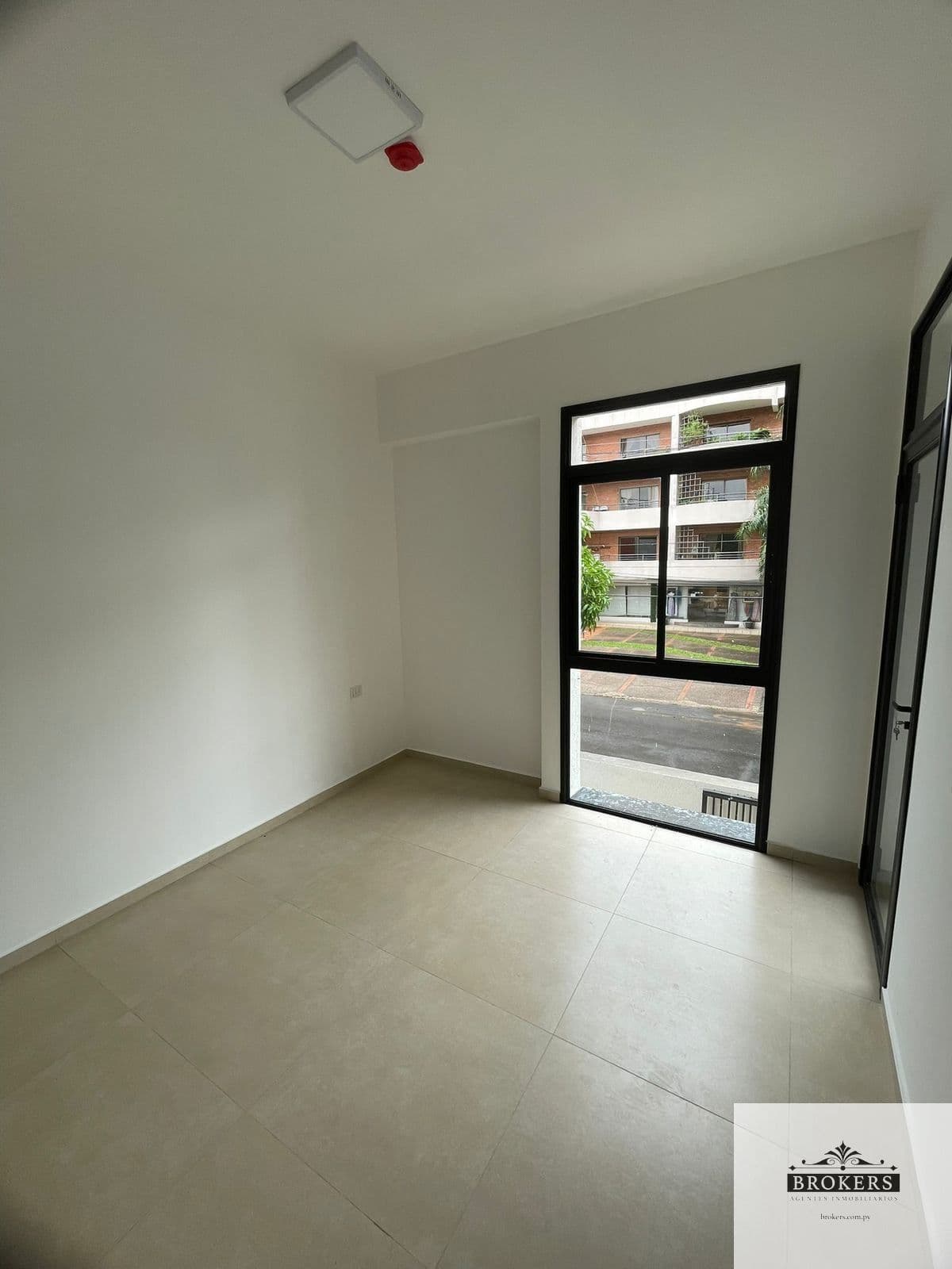 Departamento 1 Dormit a estrenar c/ cochera en Los Laureles, foto 4