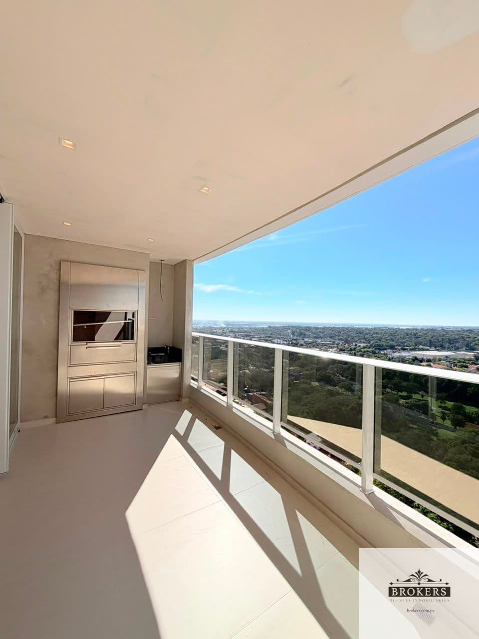 Exclusivo Semipiso De 3 Suites Con 3 Cocheras En Barrio Mburucuya, foto 1