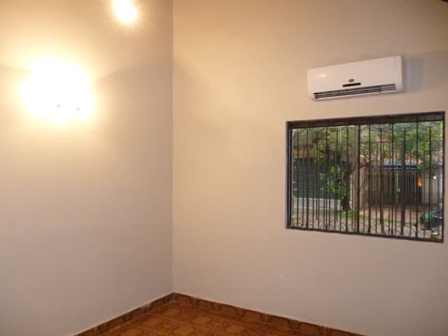 ¡Oportunidad Única! Casa en Venta en Lambaré: Ubicación Estratégica a Pasos de Avda. Cacique Lambaré — foto 5