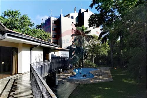 lujosa residencia en el exclusivo Barrio Los Laureles, foto 3
